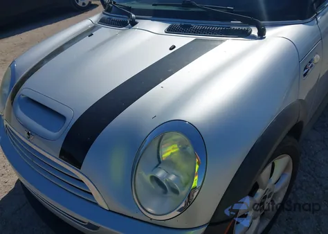 2006 Mini Cooper S from USA, damaged, VIN WMWRH33596TK59633